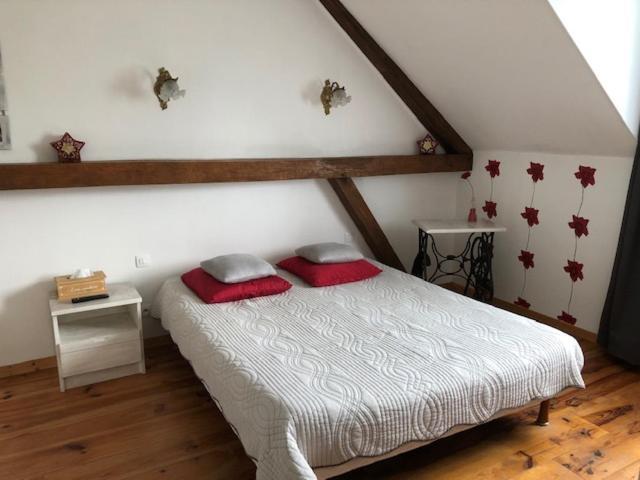Les Trois Cornets Hotel Saint-Ouen-des-Champs Bagian luar foto