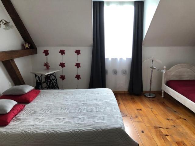 Les Trois Cornets Hotel Saint-Ouen-des-Champs Bagian luar foto