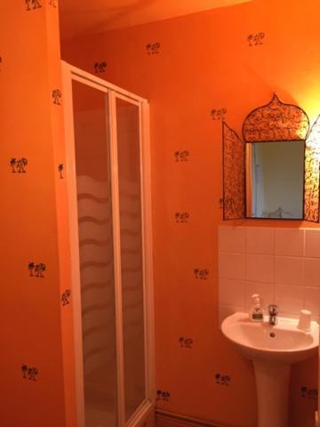 Les Trois Cornets Hotel Saint-Ouen-des-Champs Bagian luar foto